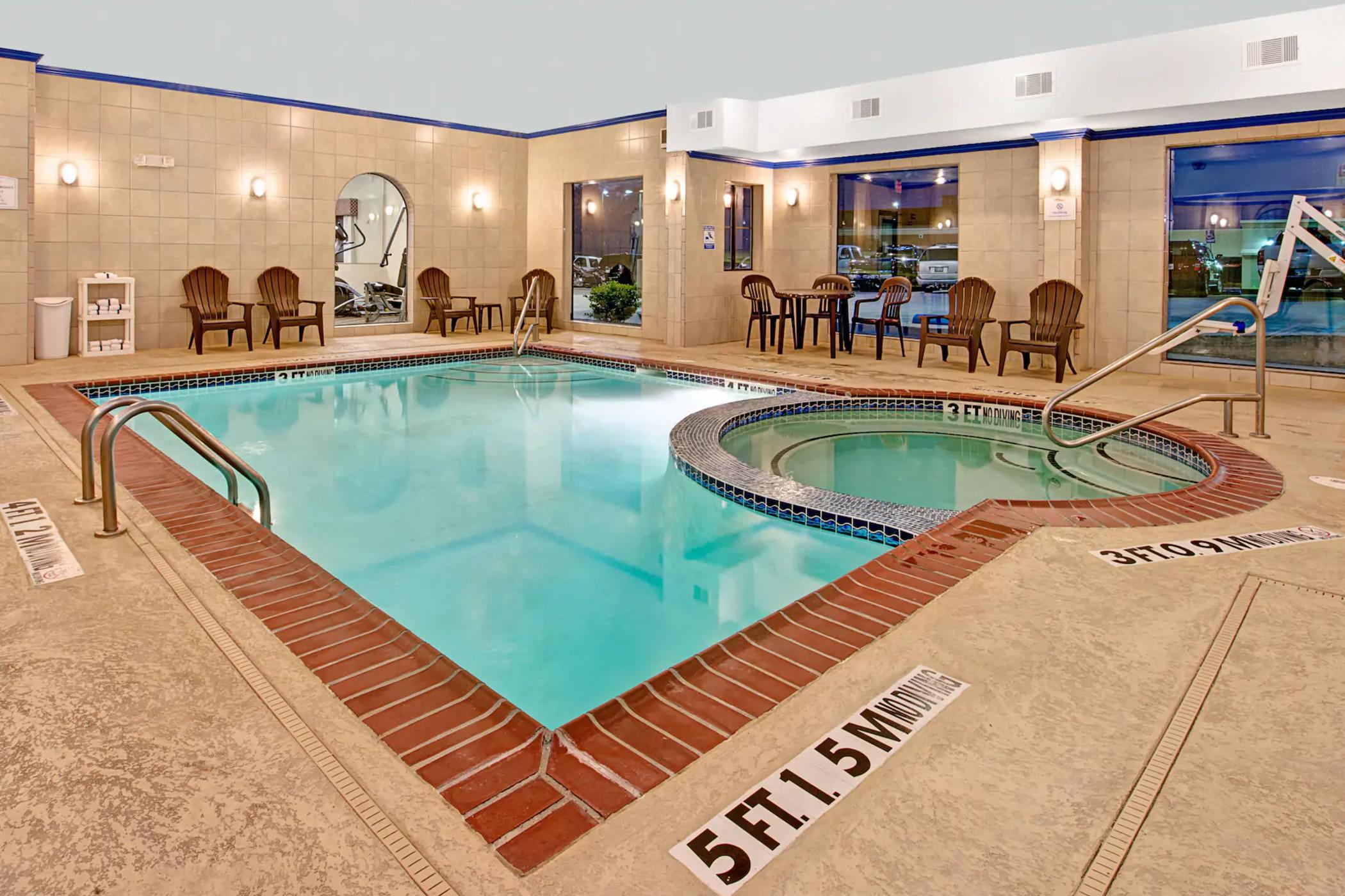 Hotel Baymont By Wyndham Decatur Exteriér fotografie